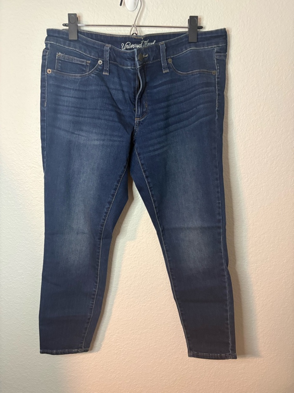 Universal Thread Women's Indigo Low-Rise Jegging